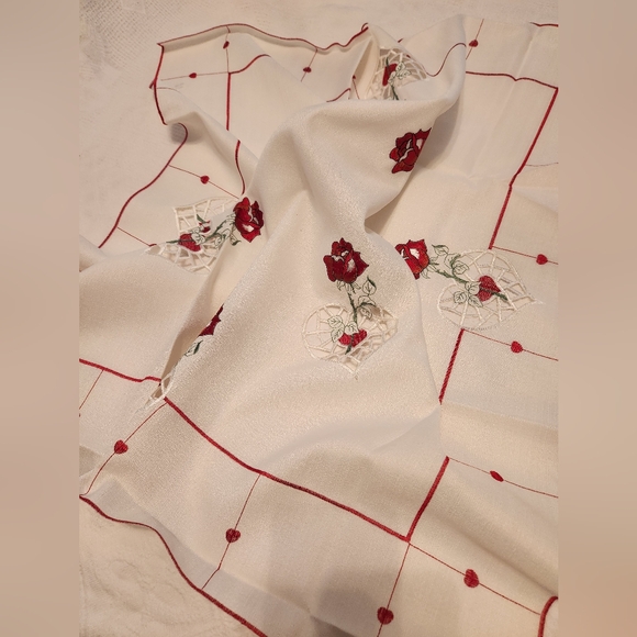 Valentine Square Table Linen/Topper - Picture 3 of 8